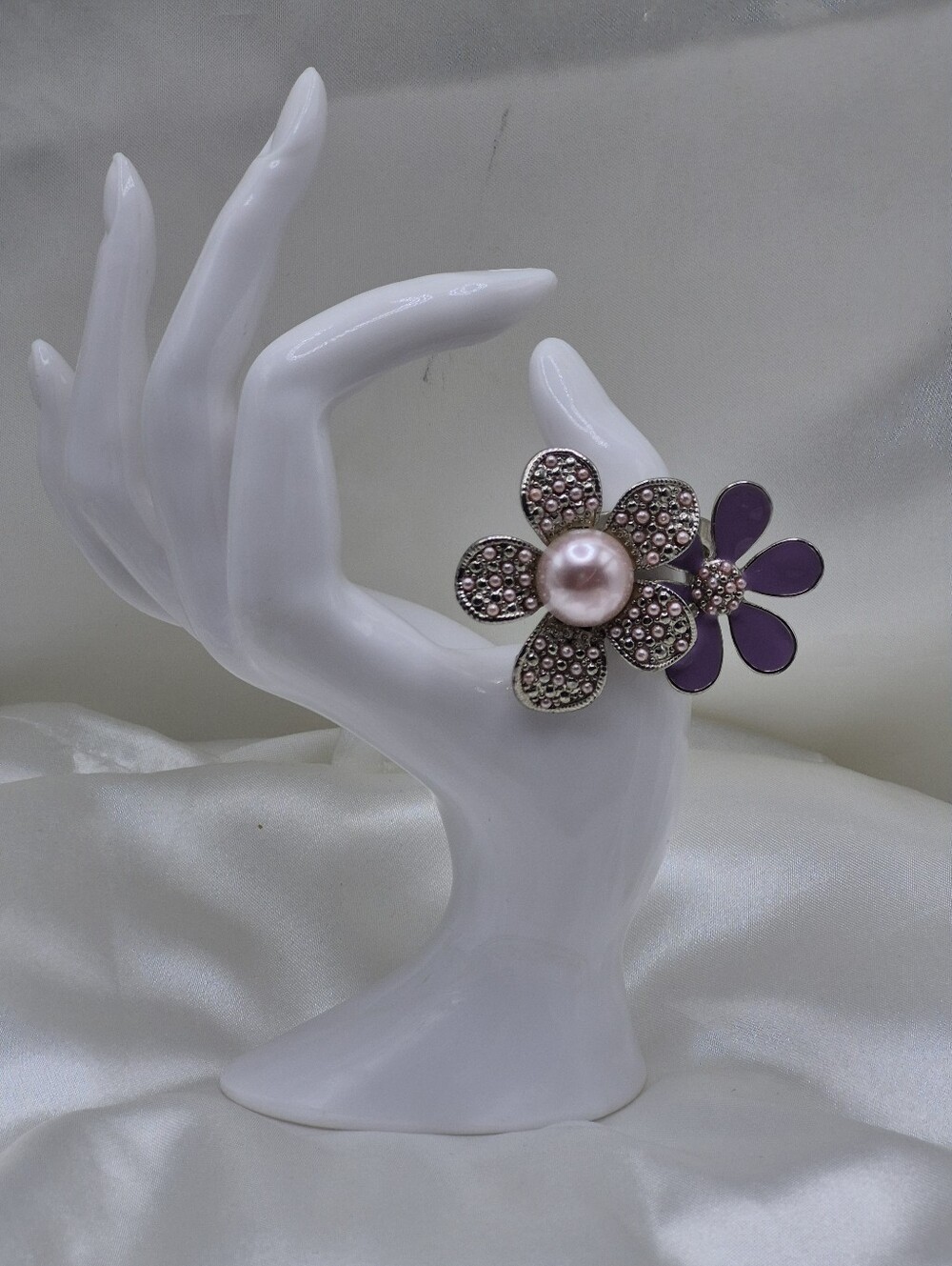 Gorgeous Floral Pearl Accent Purple Enamel Flowers Ring! Size 7 3/4